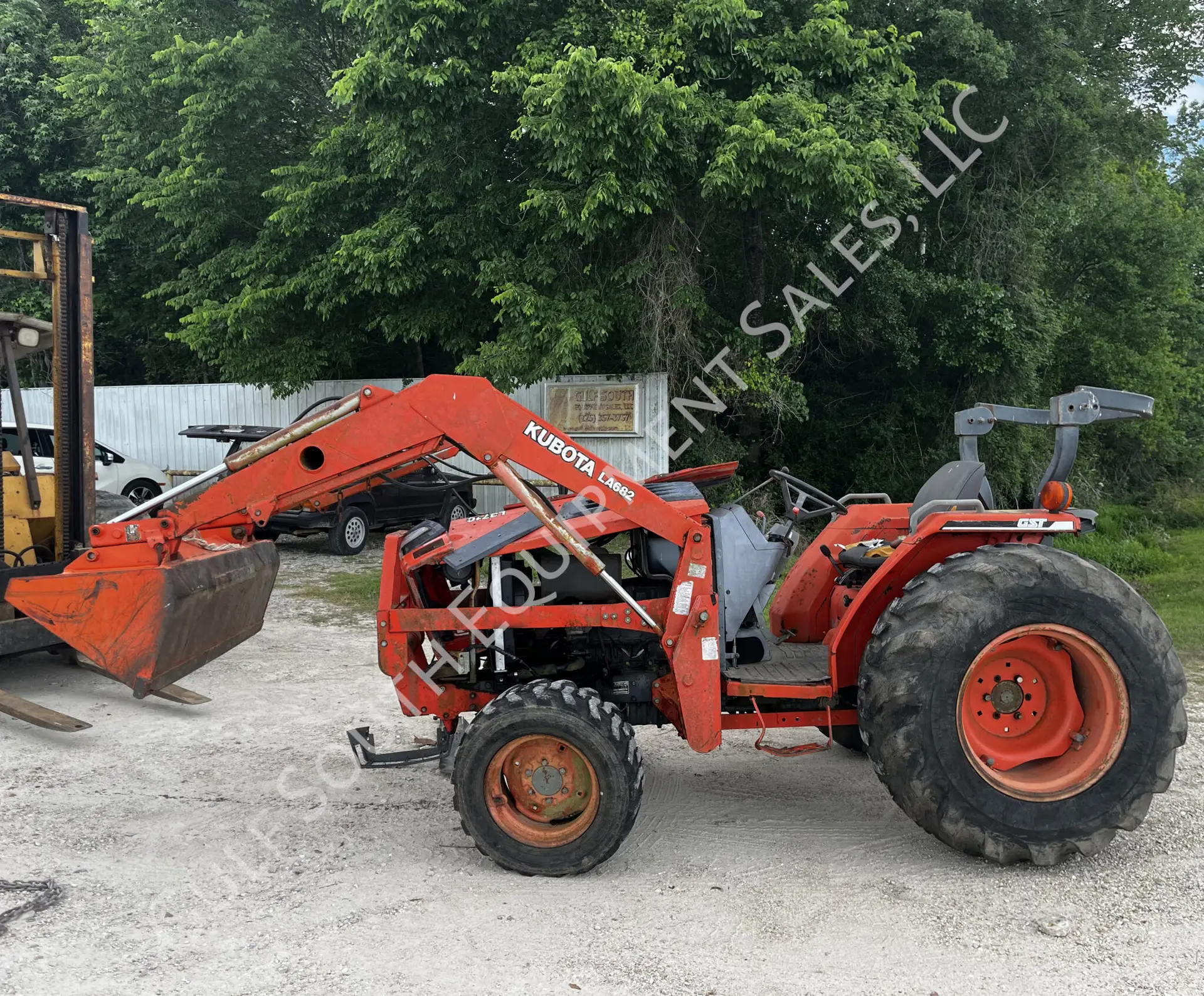 Kubota L3710D 4WD with LA682 Loader in for Salvage