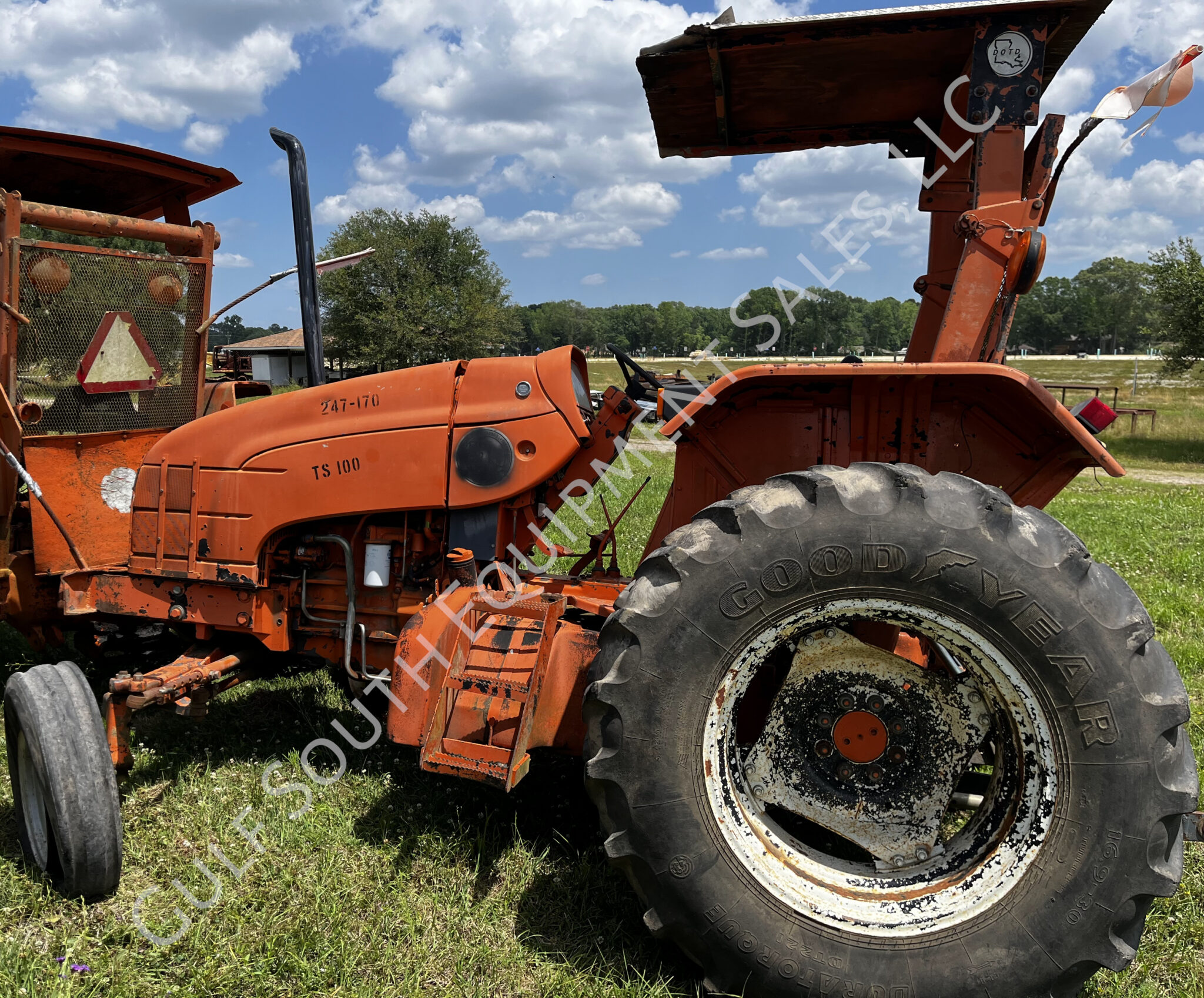New Holland TS100 2WD in for Salvage
