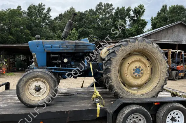 Ford 4000 three-cylinder diesel tractor available for salvage